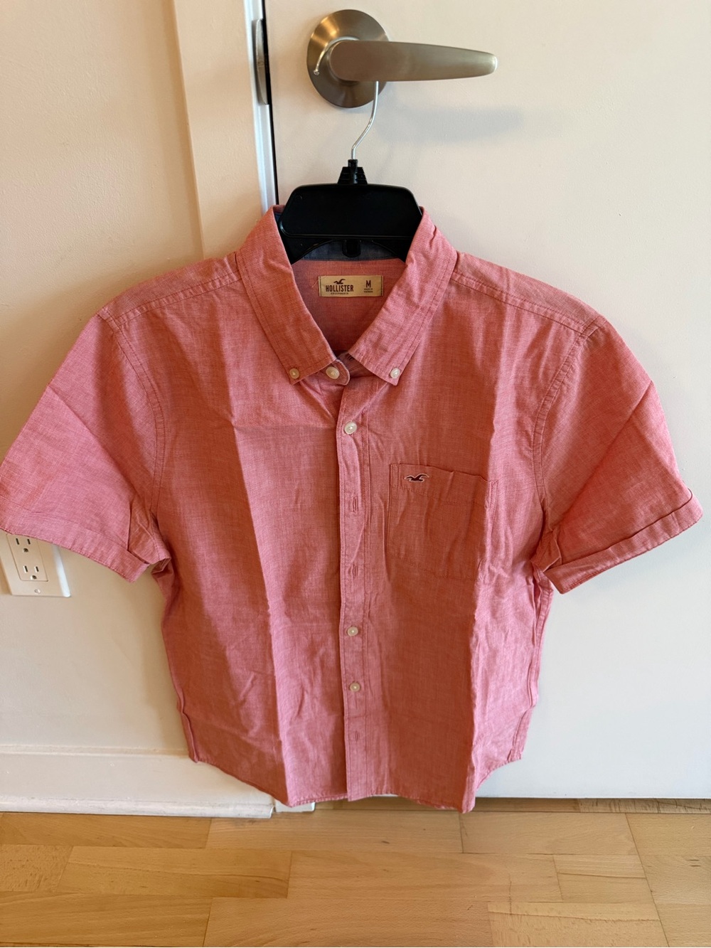 Hollister Men's Short Sleeve Button-Up Shirt in Coral